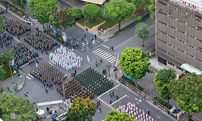 21 Thời sự50 năm thống nhất đất nướcDòng sự kiện Thứ ba, 29/4/2025, 14:11 (GMT+7) Cấm người, xe vào trung tâm TP HCM từ 3h ngày 30/4