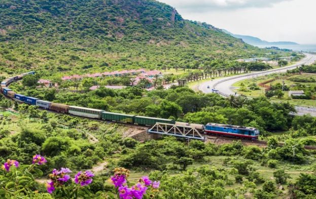Khám phá Việt Nam bằng tàu hỏa: Hành trình hè đầy cảm xúc