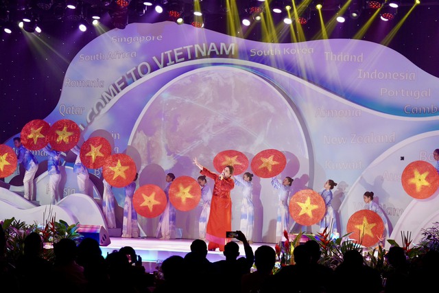 Đêm mở màn Hội chợ Du lịch quốc tế TP.HCM: Lời mời du khách đến Việt Nam